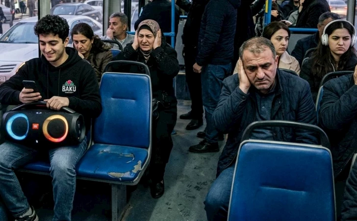 Громкая музыка в автобусе и метро в Азербайджане: что за это грозит пассажиру?