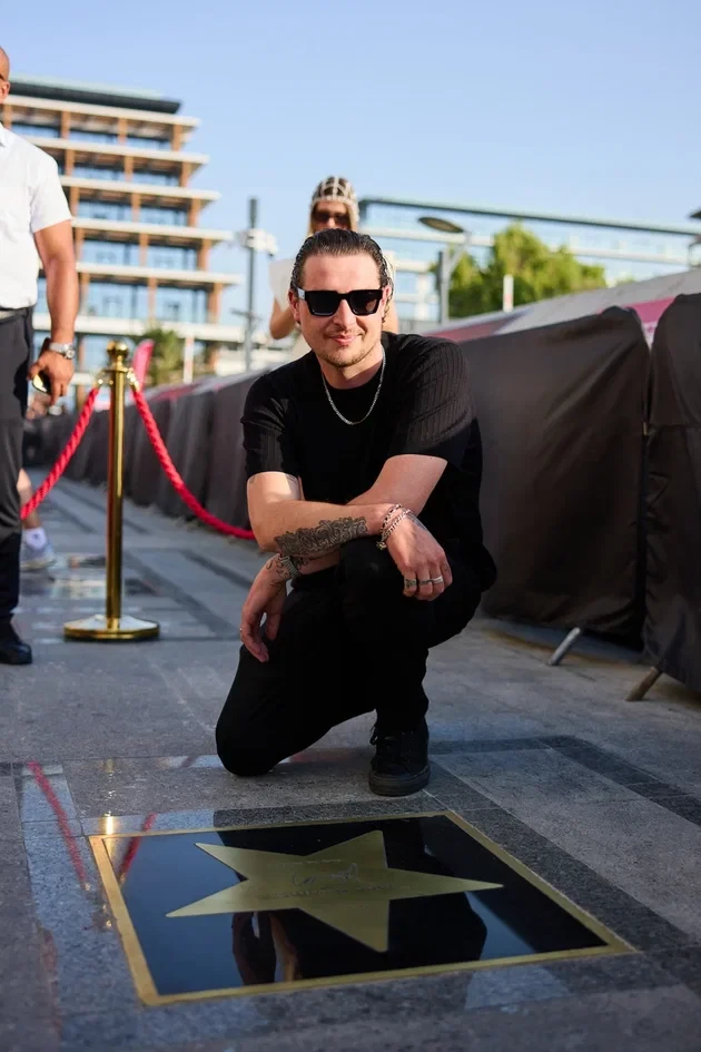 Media.az - Новости Азербайджана - Джон Ньюман открыл именную звезду на Sea Breeze Walk of Fame