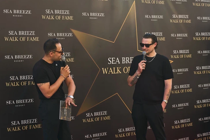 Media.az - Новости Азербайджана - Джон Ньюман открыл именную звезду на Sea Breeze Walk of Fame