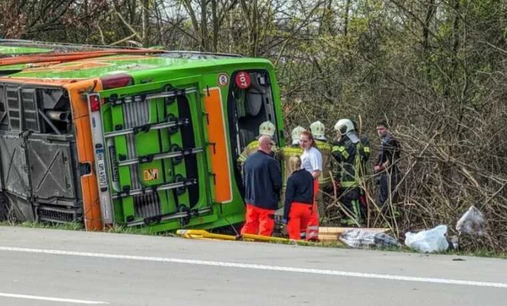 ДТП в Германии: автобус Flixbus съехал в кювет, пострадали 20 человек