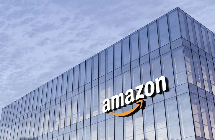 Amazon сместила Walmart, впервые став лидером мирового рейтинга по объему продаж
