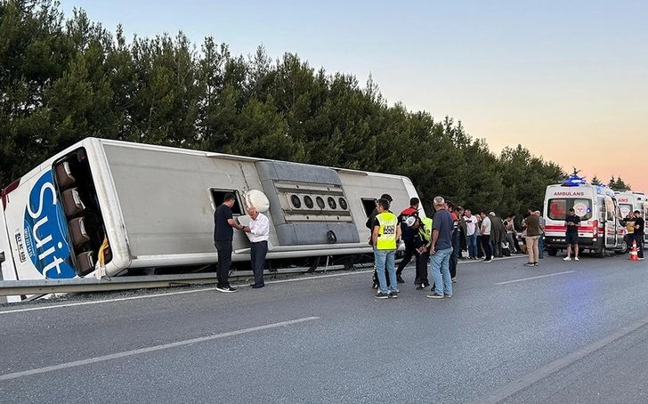 В Турции перевернулся пассажирский автобус: пострадали 11 человек