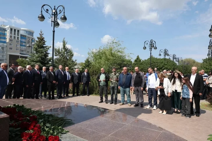 Media.az - Новости Азербайджана - В Астрахани отметили 103-ю годовщину со дня рождения Гейдара Алиева