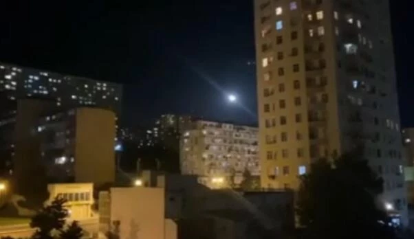 На проспекте Гянджи в Баку несколько домов остались без света