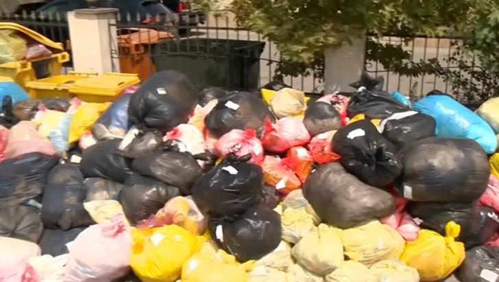 Опасность эпидемии в Баку: во дворе больницы образовалась свалка хирургических отходов