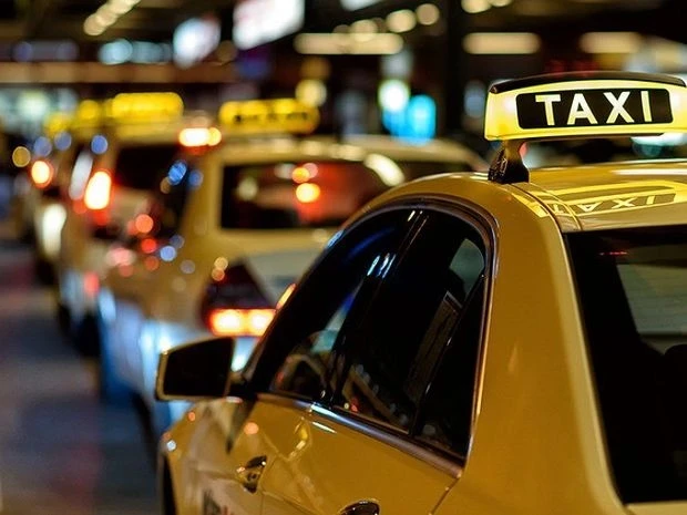 Таксисты взвинтили цены в 5 раз из-за пробок на трассе Баку - Сумгайыт