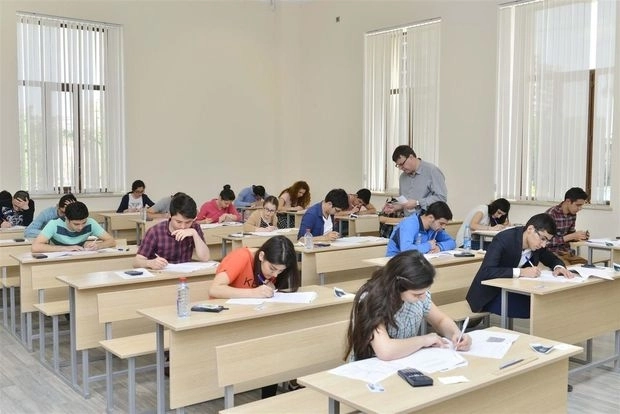 В Азербайджане завершились выпускные экзамены
