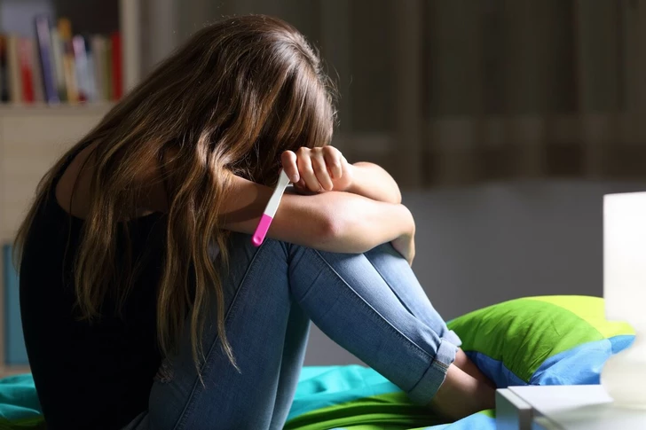 Мать 14-летней беременной девочки хотела оставить в приюте трехмесячного младенца