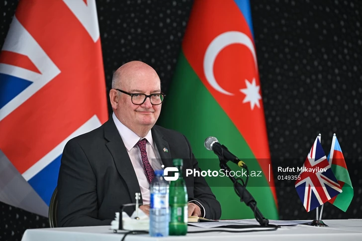 Посол Великобритании поделился опытом изучения азербайджанского языка