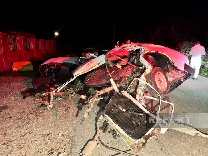 Media.az - Новости Азербайджана - В Самухском районе автомобиль разорвало пополам после столкновения со столбом