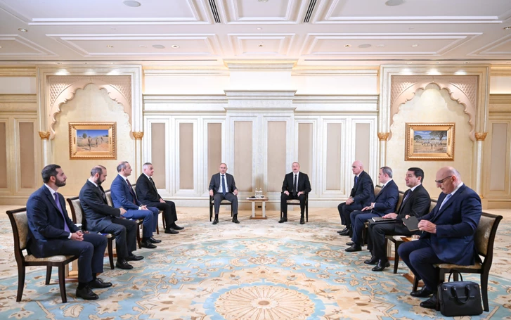 В Абу-Даби состоялась встреча Президента Азербайджана с Премьер-министром Армении