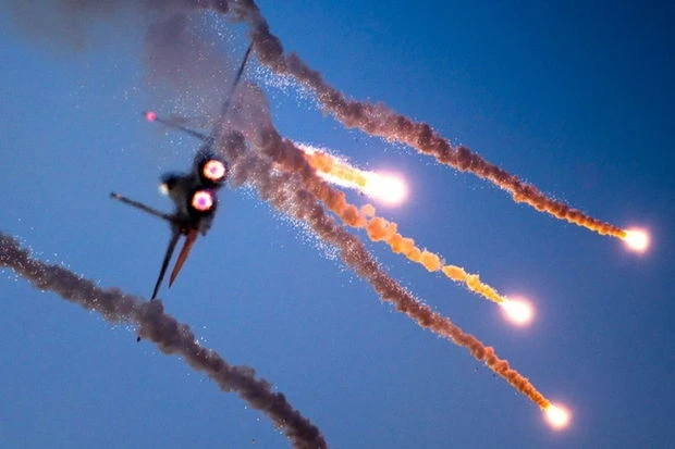 ВВС Израиля атаковали десятки объектов в секторе Газа