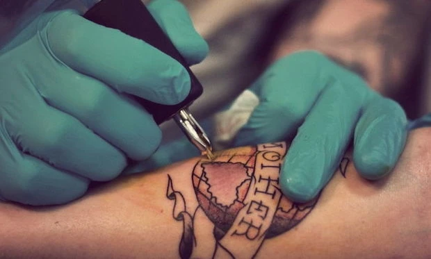 Ученые назвали главную опасность татуировок