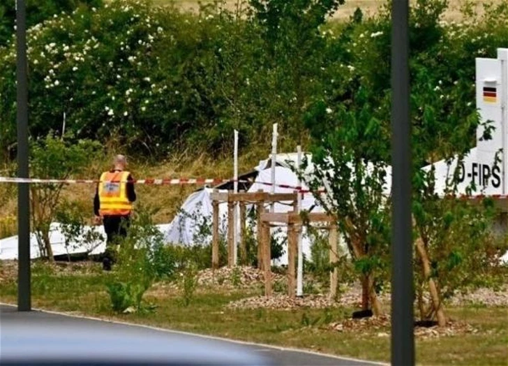 При крушении самолета на северо-востоке Франции погибли 11 человек