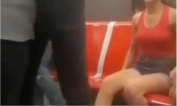 Девушка в шортах избита в бакинском метро – ВИДЕО