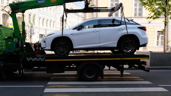 В Азербайджане определена плата за эвакуацию и хранение автомобилей на стоянках МВД