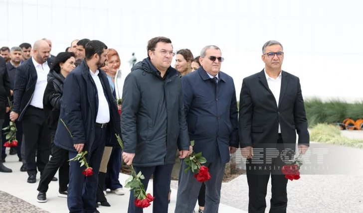 Media.az - Новости Азербайджана - Граждане Азербайджана чтут память шехидов в Парке Победы