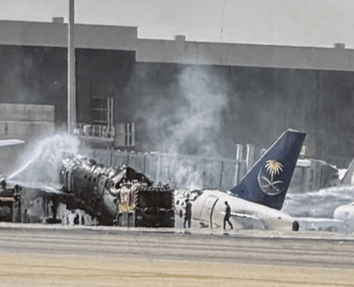 Media.az - Новости Азербайджана - Пилот авиакомпании Saudia погиб при атаке на аэропорт Саудовской Аравии