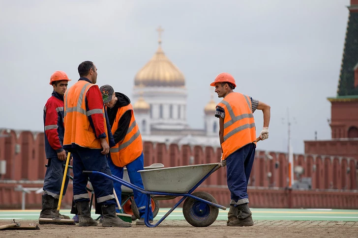В России трудовых мигрантов обяжут содержать семью по новым тарифам