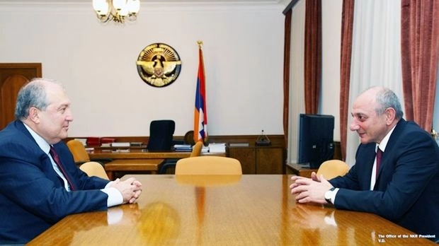 Лидеру армянских сепаратистов помогут уйти