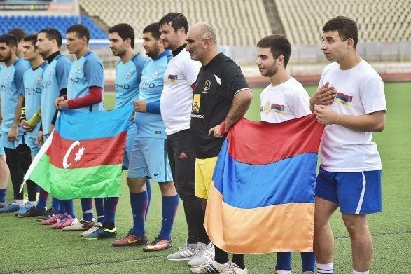Азербайджанские футболисты обыграли армян