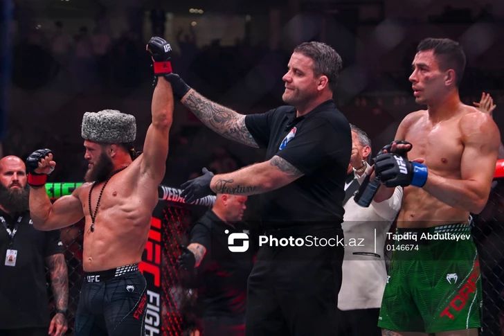 В Баку прошел турнир UFC Fight Night: Рафаэль Физиев одержал победу в главном бою основного карда