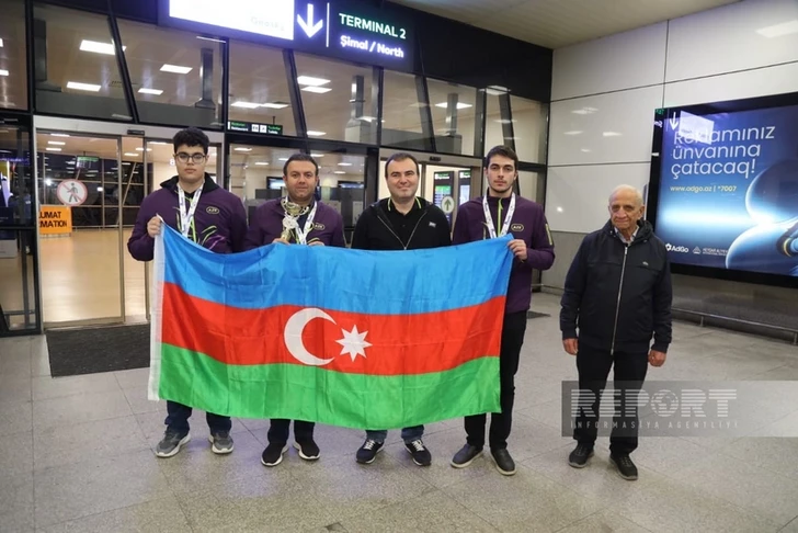 Сборная Азербайджана по шахматам, взявшая серебро ЧЕ, вернулась на родину