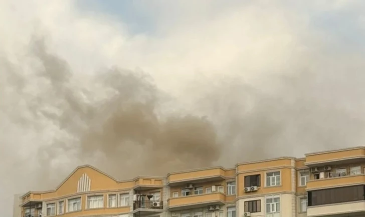 В Хырдалане начался пожар в жилом доме