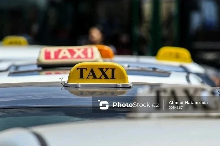Высокие цены и отсутствие машин - жители столицы жалуются на нововведения в сфере такси
