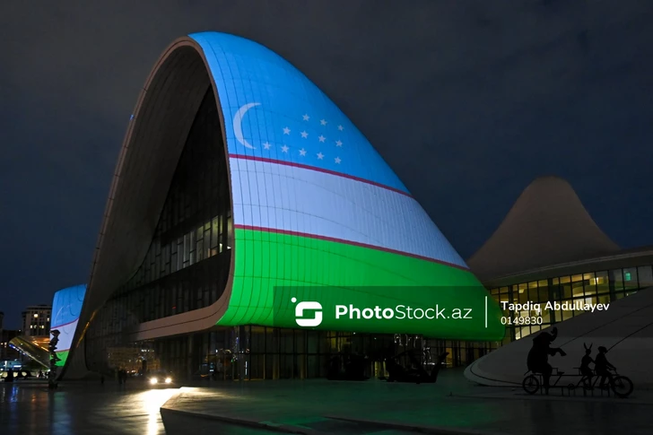 Media.az - Новости Азербайджана - Здание Центра Гейдара Алиева в Баку подсвечено цветами флага Узбекистана