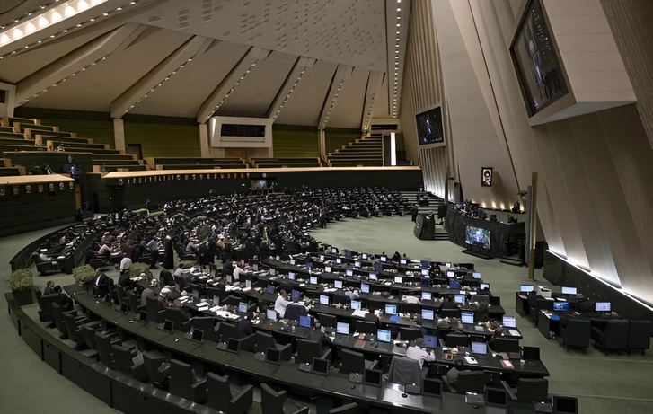 В парламенте Ирана заявили о стратегическом превосходстве Ормузского пролива над ядерным оружием