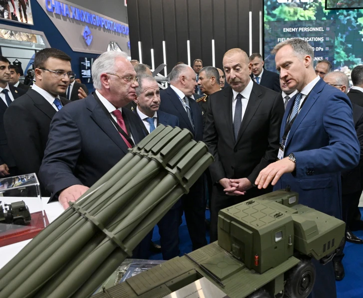 Media.az - Новости Азербайджана - Президент Ильхам Алиев ознакомился с V выставкой ADEX-2024 и выставкой Securex Caspian