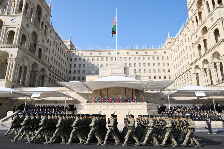 Media.az - Новости Азербайджана - Президент Ильхам Алиев выступил на военном параде, посвященном пятой годовщине Победы