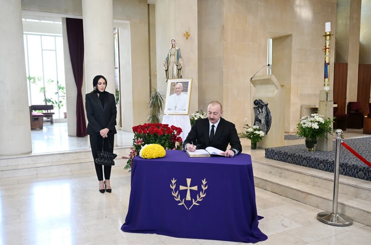 Ильхам Алиев посетил церковь Пресвятой Девы Марии в Баку