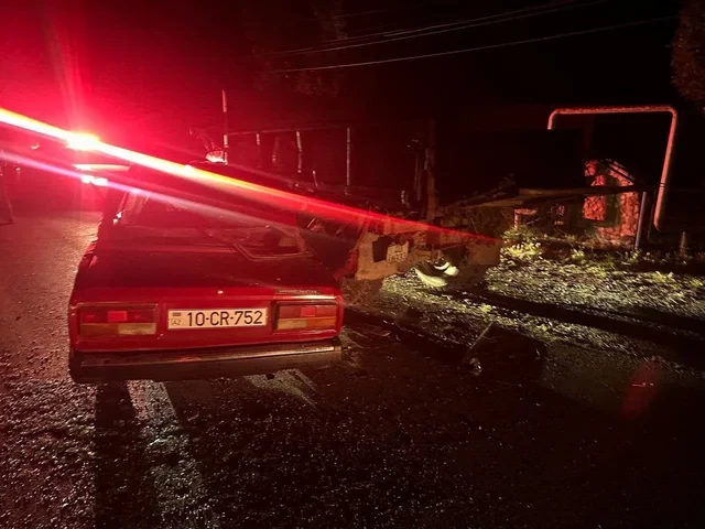 Media.az - Новости Азербайджана - В Губинском районе ВАЗ врезался в припаркованный грузовик: трое пострадавших