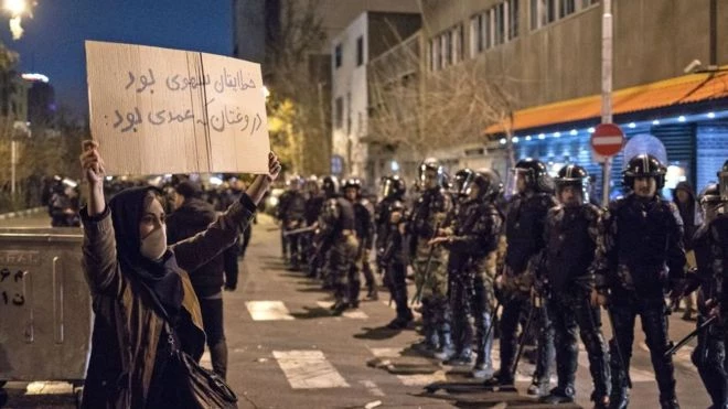Протестная волна в Иране усиливается: в Фасе репрессивные силы открыли огонь по людям