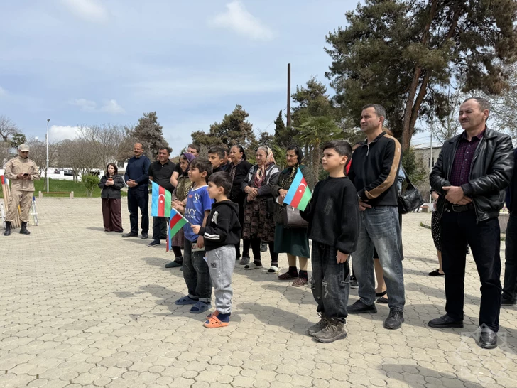 Media.az - Новости Азербайджана - В Ходжавенд прибыла очередная группа бывших вынужденных переселенцев, им вручены ключи от квартир