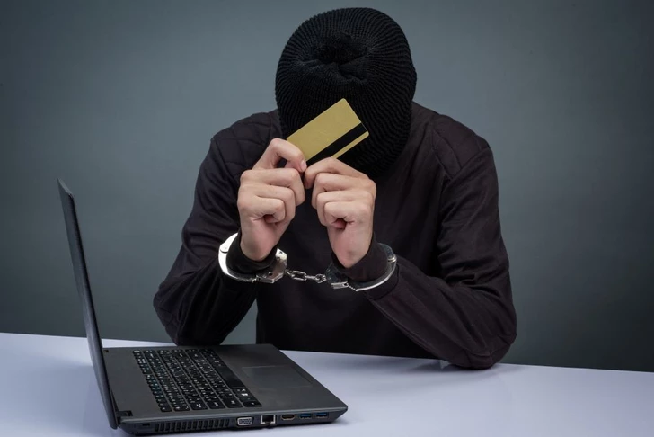 В Азербайджане задержан подозреваемый в создании фейковых страниц НБКО и краже средств граждан