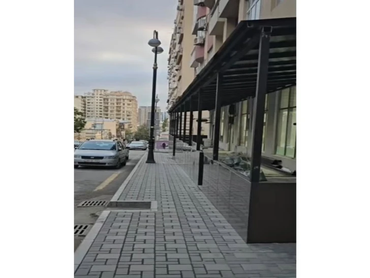 Media.az - Новости Азербайджана - В Баку демонтирована незаконная пристройка на пешеходном тротуаре