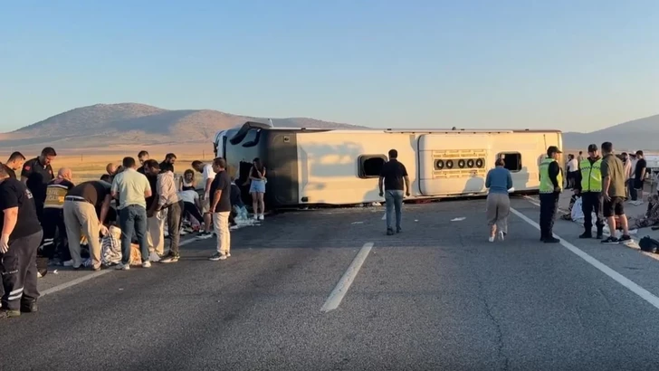 В Турции в результате ДТП с участием автобуса пострадали десятки человек