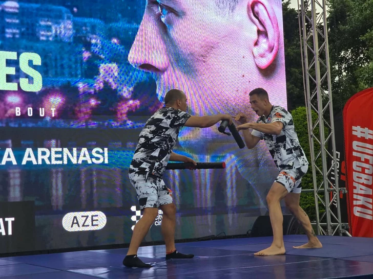 Media.az - Новости Азербайджана - Звезды UFC провели открытую тренировку на Бакинском бульваре
