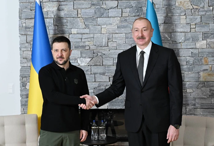 Президент Ильхам Алиев направил поздравление Володимиру Зеленскому