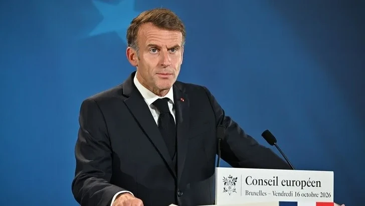 Президент Франции впервые за месяц протестов встретится с представителями школьников