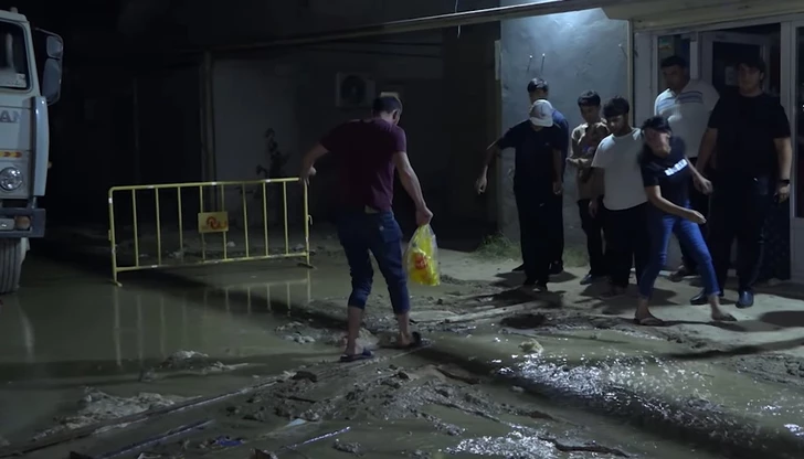 Водный парадокс в Хырдалане: улицы затоплены, а в кранах — ни капли