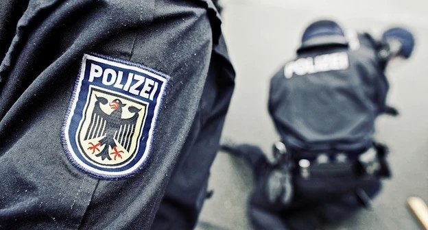 Spiegel: в Германии почти 150 тыс. человек разыскиваются по ордерам на арест