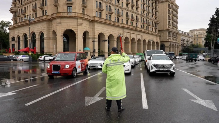 В Азербайджане полиция перешла на усиленный режим службы в связи с дождливой погодой