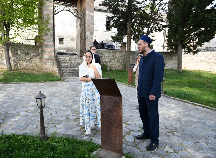 Media.az - Новости Азербайджана - Лейла Алиева и Арзу Алиева посетили Ханскую мечеть в городе Шеки