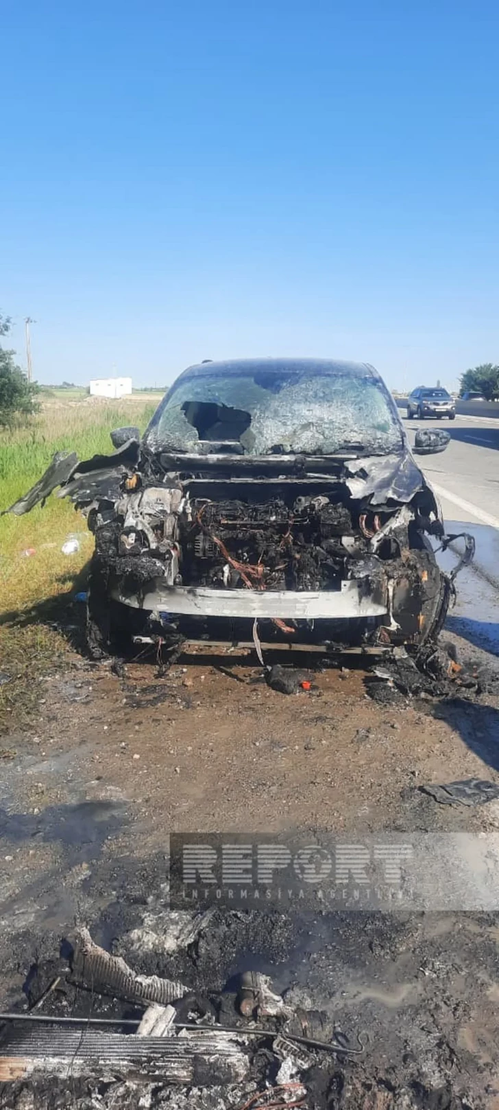 В Кюрдамире загорелся автомобиль