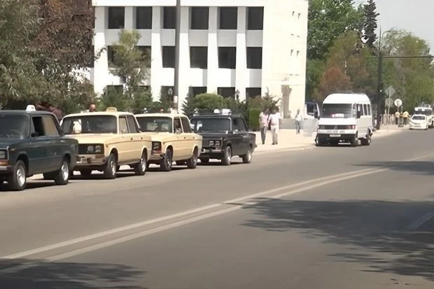 Дорожная разметка в Сабирабаде вводит в заблуждение водителей: их штрафуют