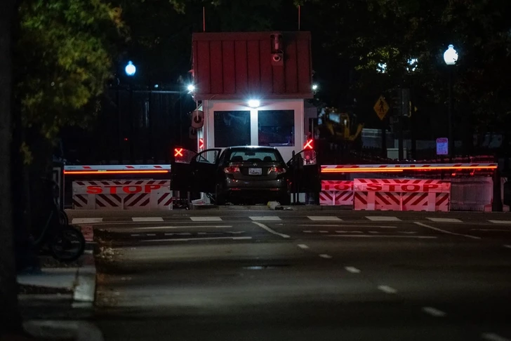 Автомобиль протаранил ворота Секретной службы США в Вашингтоне